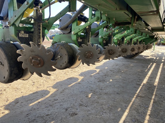 2012 John Deere 1770NT CCS Planter