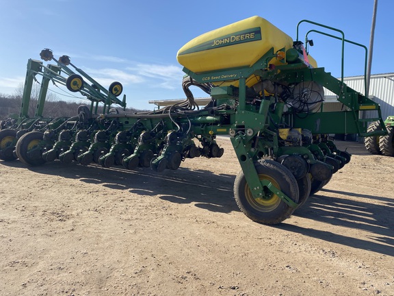 2012 John Deere 1770NT CCS Planter