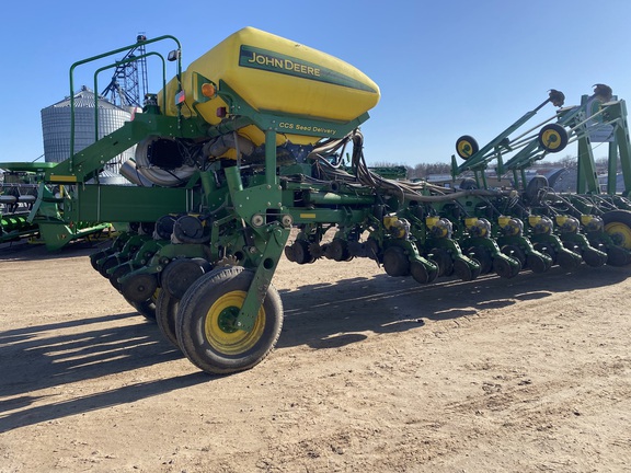 2012 John Deere 1770NT CCS Planter