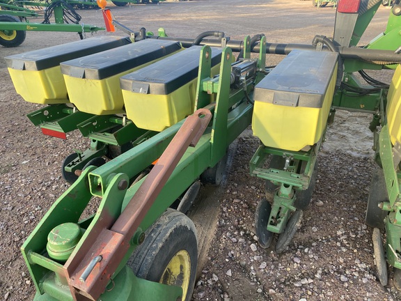 2000 John Deere 1720 Tree Planter