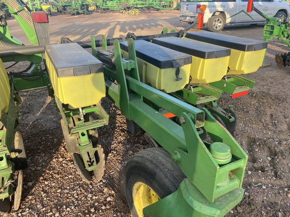 2000 John Deere 1720 Tree Planter