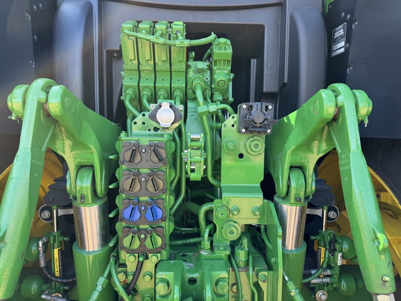 2022 John Deere 6R 175 Tractor