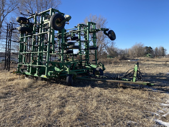 2004 John Deere 2210 Field Cultivator