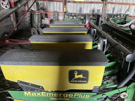 2000 John Deere 1770 Planter