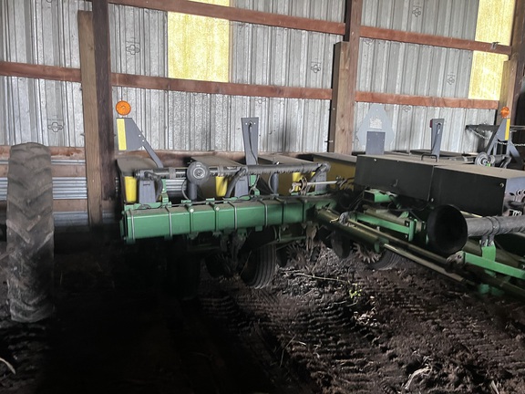 2000 John Deere 1770 Planter