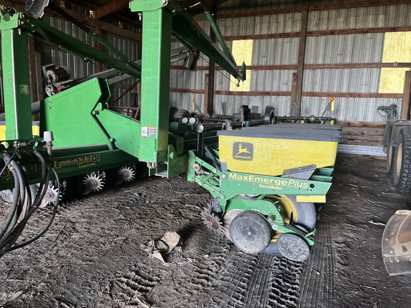 2000 John Deere 1770 Planter