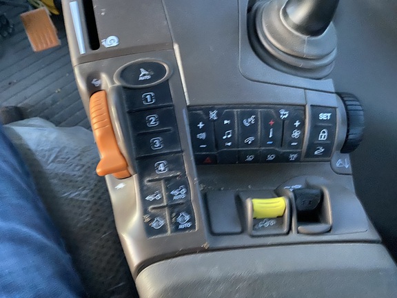 2023 John Deere 6R 195 Tractor