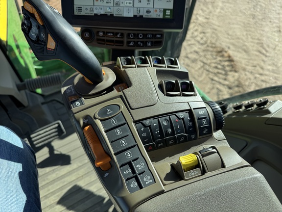 2022 John Deere 8RX 370 Tractor Rubber Track