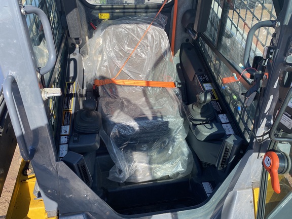 2022 John Deere 330G Skid Steer Loader