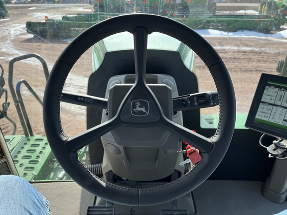 2023 John Deere 9RT 520 Tractor Rubber Track