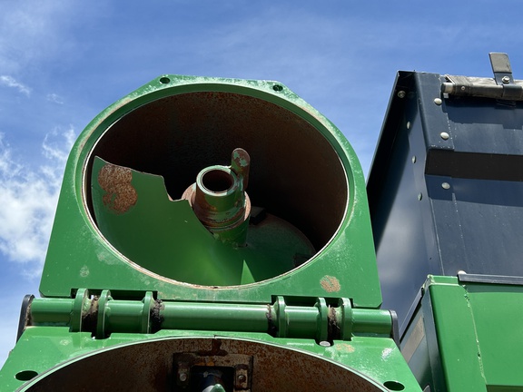 2024 Brent 1598 Grain Cart