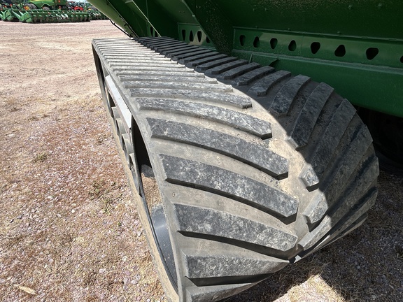 2024 Brent 1598 Grain Cart