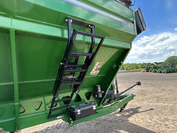 2024 Brent 1598 Grain Cart