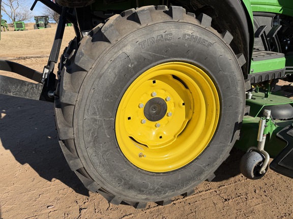 2023 John Deere 2025R Tractor Compact