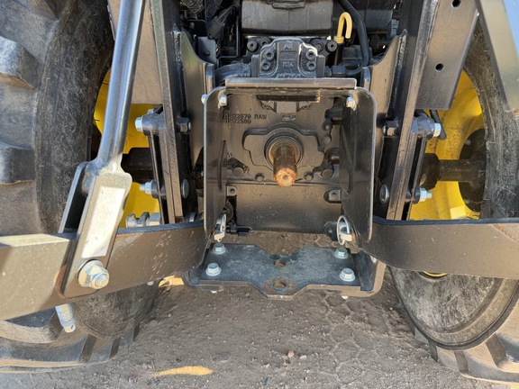 2023 John Deere 2025R Tractor Compact