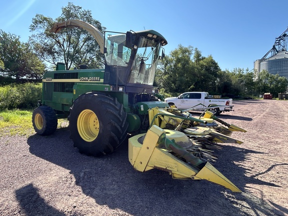 1999 John Deere 6850 Forage Harvester