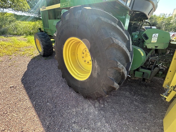 1999 John Deere 6850 Forage Harvester