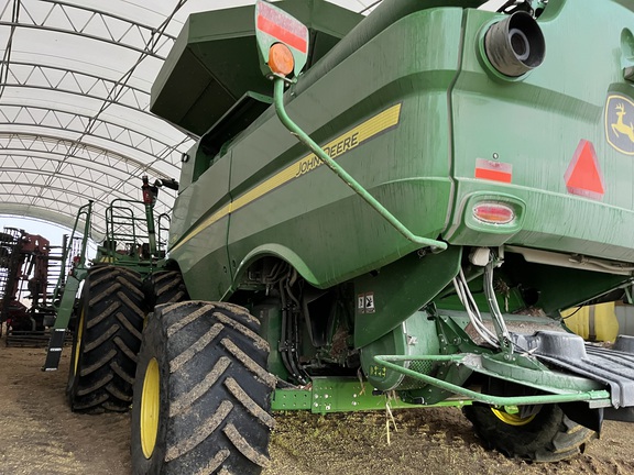 2023 John Deere S780 Combine