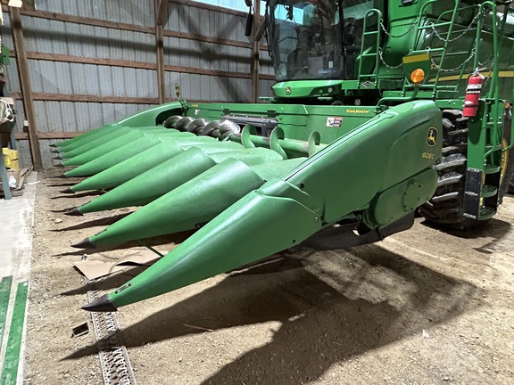 2010 John Deere 608C StalkMaster Header Corn Head