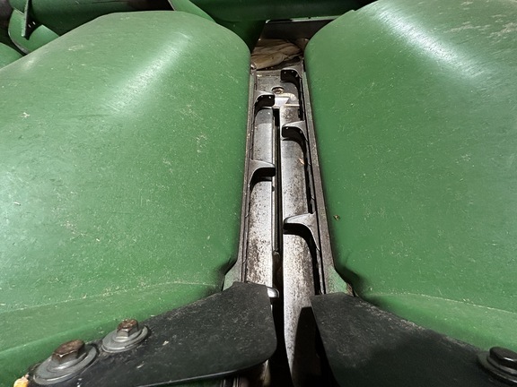 2010 John Deere 608C StalkMaster Header Corn Head