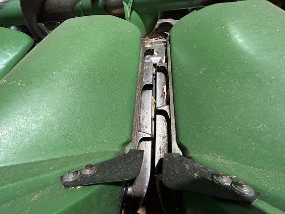 2010 John Deere 608C StalkMaster Header Corn Head