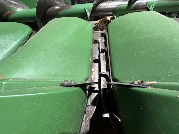 2010 John Deere 608C StalkMaster Header Corn Head