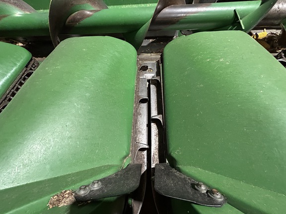 2010 John Deere 608C StalkMaster Header Corn Head