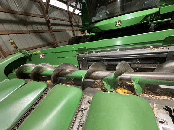2010 John Deere 608C StalkMaster Header Corn Head