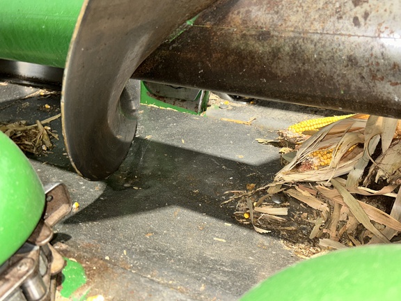 2010 John Deere 608C StalkMaster Header Corn Head