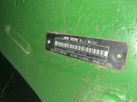 2005 John Deere 2410 Chisel Plow
