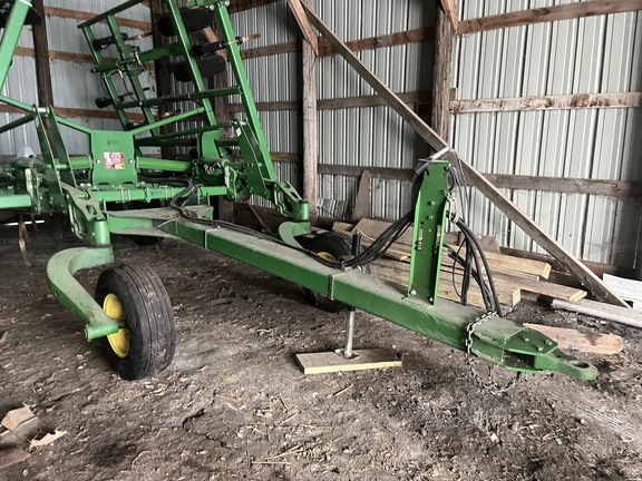 2005 John Deere 2410 Chisel Plow