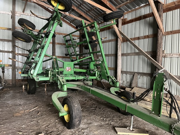2005 John Deere 2410 Chisel Plow