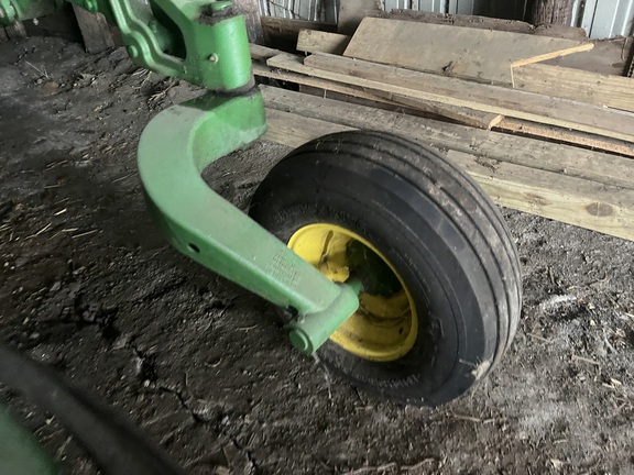 2005 John Deere 2410 Chisel Plow