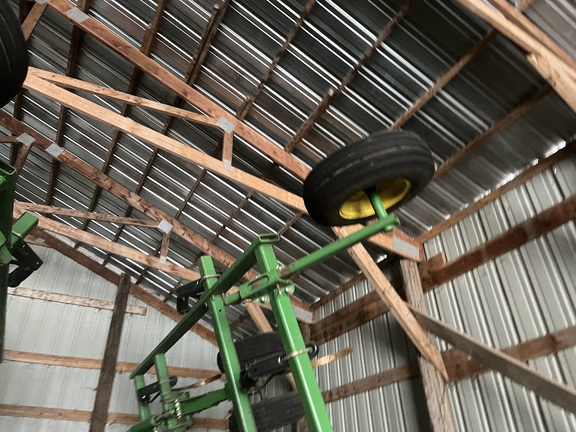 2005 John Deere 2410 Chisel Plow