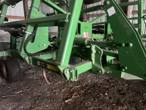 2005 John Deere 2410 Chisel Plow