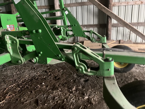 2005 John Deere 2410 Chisel Plow