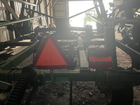 2005 John Deere 2410 Chisel Plow