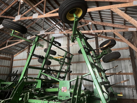 2005 John Deere 2410 Chisel Plow