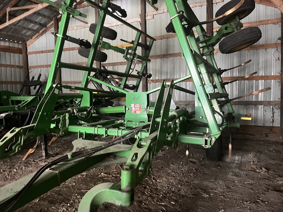 2005 John Deere 2410 Chisel Plow