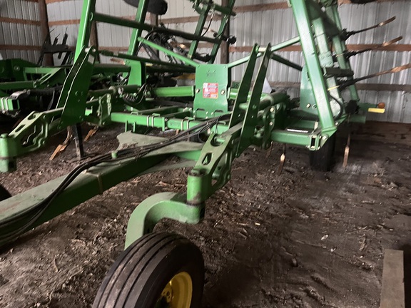 2005 John Deere 2410 Chisel Plow