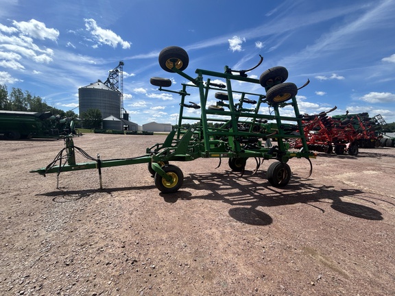 2005 John Deere 2410 Chisel Plow