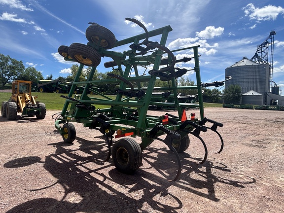 2005 John Deere 2410 Chisel Plow