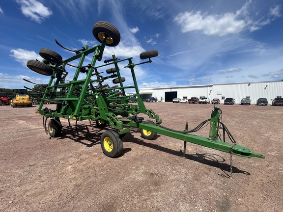 2005 John Deere 2410 Chisel Plow