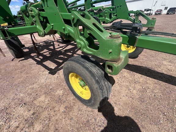 2005 John Deere 2410 Chisel Plow