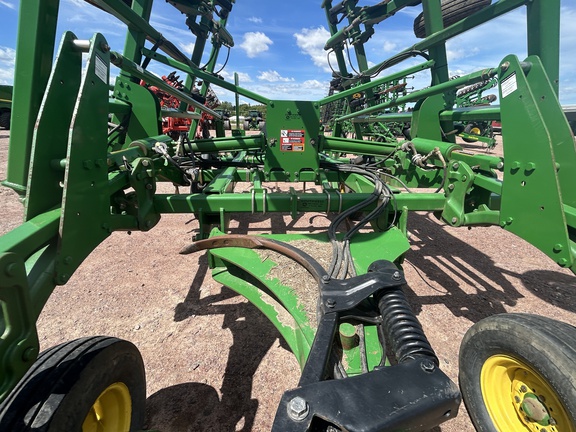 2005 John Deere 2410 Chisel Plow
