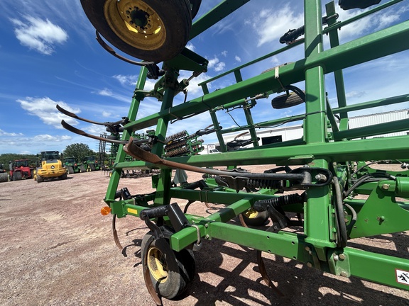 2005 John Deere 2410 Chisel Plow