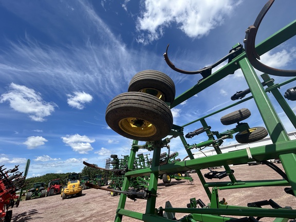 2005 John Deere 2410 Chisel Plow