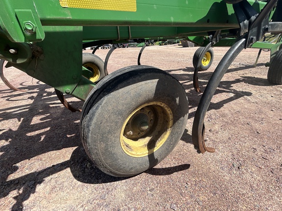 2005 John Deere 2410 Chisel Plow