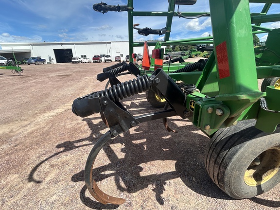 2005 John Deere 2410 Chisel Plow