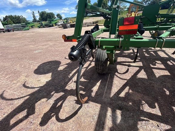 2005 John Deere 2410 Chisel Plow